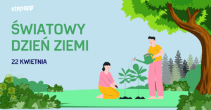 Ilustracja przedstawiająca dwie osoby zajmujące się ogrodnictwem, z dużym drzewem po prawej stronie. Osoba po prawej stronie, stojąca i trzymająca konewkę, pielęgnuje małą sadzonkę drzewa, podczas gdy osoba po lewej stronie, klęcząca, sadzi inną sadzonkę. Tekst brzmi „ŚWIATOWY DZIEŃ ZIEMI” i „22 KWIETNIA” z „krokiem